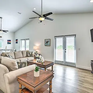  Holiday home House With Patio, Near Downtown And Beaches!